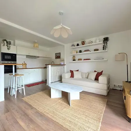 Apartment Neo Retro Avec Balcon