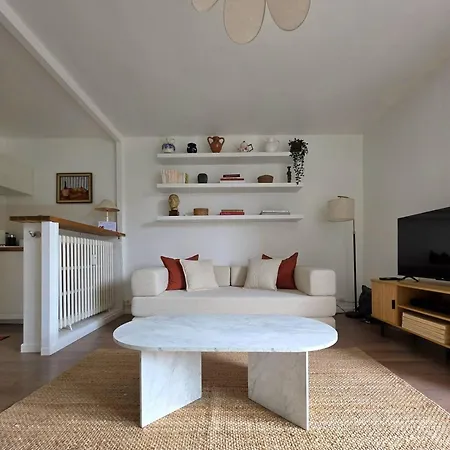 Apartment Neo Retro Avec Balcon *
